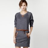 Robe courte avec détails en cuir