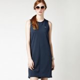 Robe droite à fermeture boutonnée au dos