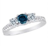 Bague DivaDiamonds avec des diamants bleus en gage d’amour