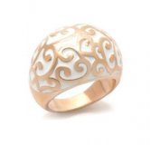 Bague en plaqué or rose avec un motif tribal