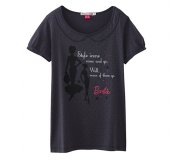 Tee-shirt Uniqlo, message et silhouette Barbie