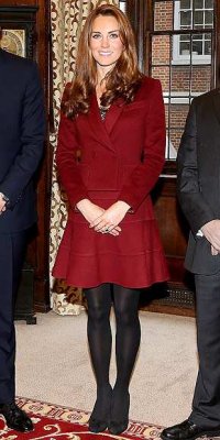 Kate Middleton en tailleur Paule Ka