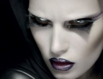 Un make-up futuriste pour MAC Cosmetics par Gareth Pugh