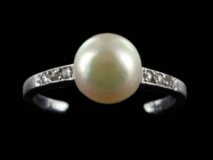 Bague platine 1920 perle fine rare et diamants taillés en rose chez bijouxbaume.com