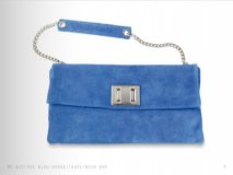 Pochette femme bleue avec anse chaine