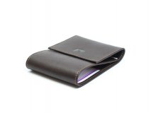 Cuir marron compact pour ce porte-chequier