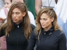 La chanteuse jennifer  Lopez et son sosie homme
