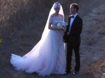 Anne Hathaway, sublime mariée en robe Valentino !