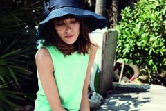 Alexa Chung romantique en vert anis pour Vero Moda