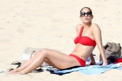 Jennifer Lopez, en bikini sur la plage