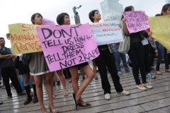 Manifestation pro-mini-jupe à Jakarta