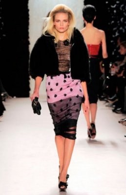 Jupe imprimée en soie blouson fausse fourrure mode hiver 2010 2011 chez Nina Ricci