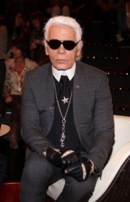 Karl Lagerfeld en tournage pour la présentation de la collection croisière Chanel 2011