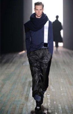 Salopette Yohji Yamamoto collection automne hiver 2010-2011