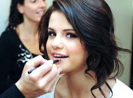 Selena Gomez, la star à copier côté make-up