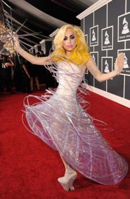 Lady Gaga habillée par Giorgio Armani