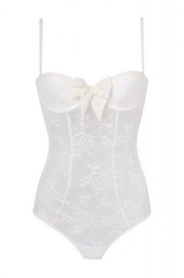 Body dentelle blanc romantique Etam et Cherry Blossom Girl été 2011