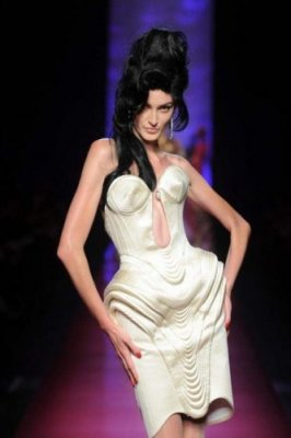 Jean-Paul Gaultier rend hommage à Amy Winehouse