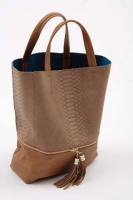 Le sac Tote-Bag Capri signé Biscote couleur camel