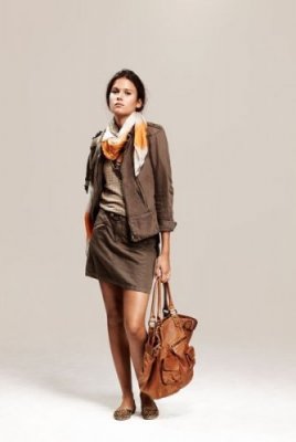 Blouson esprit militaire, jupe courte droite, cheich tie & dye, sac "The Fisherman bag" collection femme printemps-été 2011 IKKS