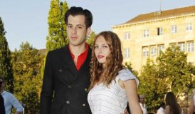 Joséphine de la Baume en baby doll et son futur mari Mark Ronson