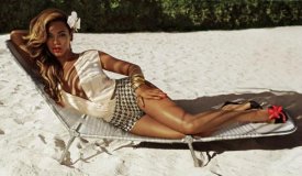Beyoncé, égérie de H&M pose aux Bahamas