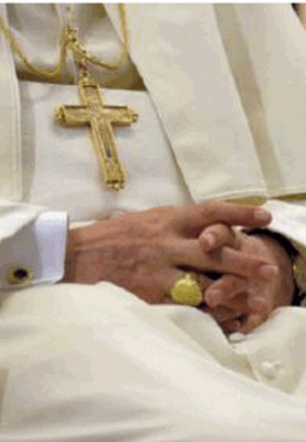 Le Pape Benoît XVI porte des Geox !