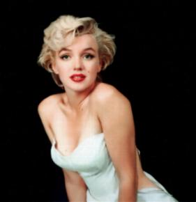 Marilyn Monroe dans une robe blanche