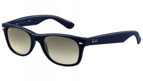 Lunettes de soleil New Wayfarer de Ray Ban monture bleue et verres gris degradés