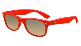Monture en caoutchouc rouge rose et verres gris clairs lunettes de soleil Ray Ban Wayfarer New