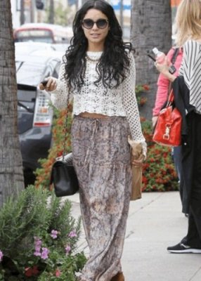 Vanessa Hudgens en look bohème-chic