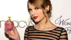 Taylor Swift présente son nouveau parfum Wonderstruck Enchanted