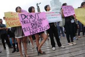 Manifestation pro-mini-jupe à Jakarta