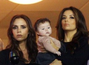 Eva Longoria, Victoria Beckham et sa fille Harper : supporters à un match de David