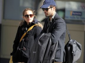 Le couple passe inaperçu : Natalie Portman enceinte est aux côtés de son fiancé Benjamin Millepied