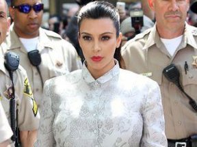 Kim Kardashian furieuse à la sortie du tribunal