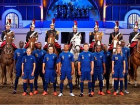 Le nouveau maillot des Bleus sort en grande pompe