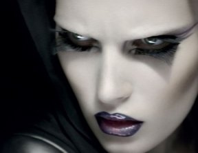 Un make-up futuriste pour MAC Cosmetics par Gareth Pugh