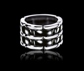 Le nec plus Ultra de la céramique noire par Chanel !