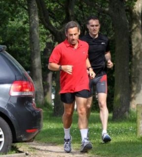Nicolas Sarkozy déjà pressé dès son retour à Paris
