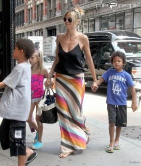 Heidi Klum accompagne ses quatre enfants au cinéma