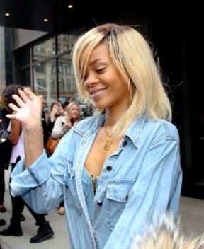 Rihanna et sa chevelure bicolore !