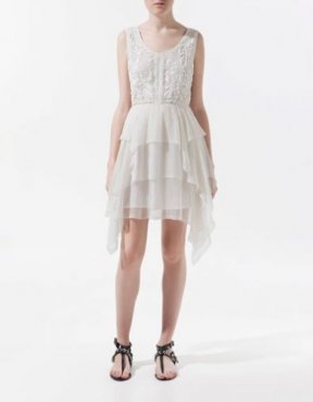 Robe brodée en pointe