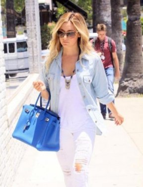 Ashley Tisdale : look étudié pour faire du shopping