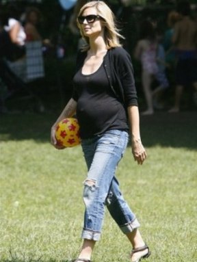 Heidi Klum enceinte et en jeans