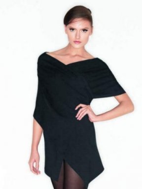 Echarpe "Multifunction Scarf" signée Wolford en viscose dans sa version noire en robe sexy