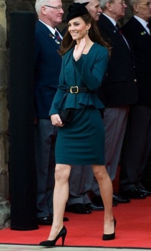 Kate Middleton dans un tailleur griffé LK Bennett