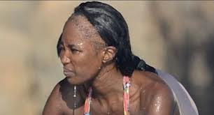 Naomi Campbell commence à perdre ses cheveux