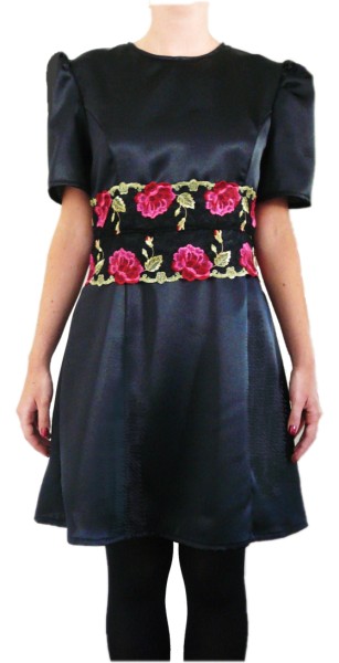 Robe noire en crêpe satin