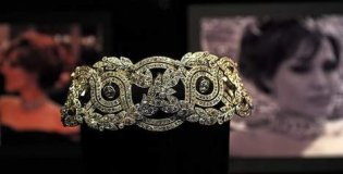 Large bracelet Style Of Jolie par Angelina Jolie et Robert Proctor 2011